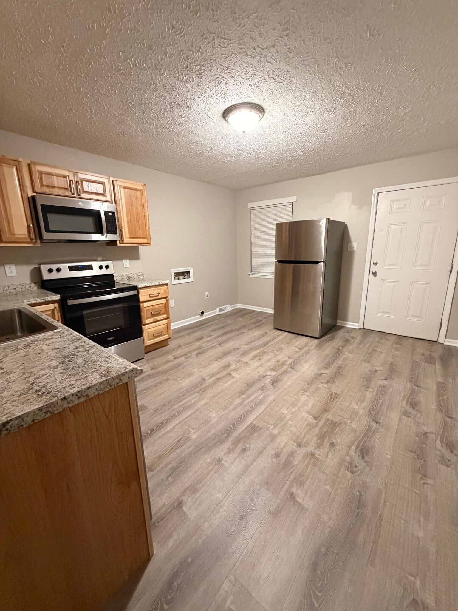 Kitchen - 3231 Island Rd
