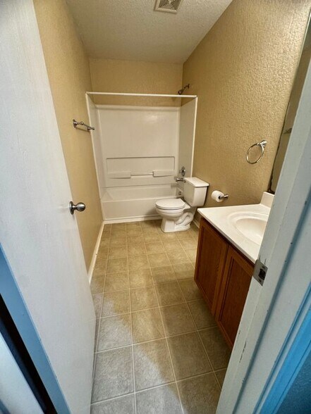 Building Photo - 8642 Brisa Royale