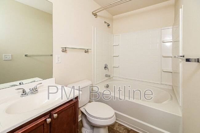 Building Photo - 5675 Laurel Ridge Cir