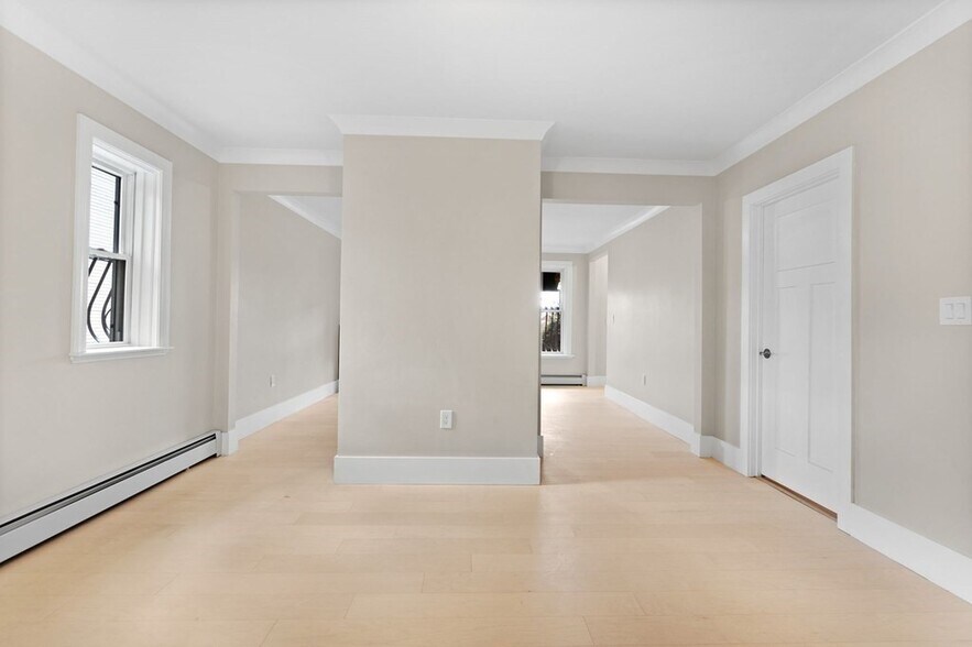 Building Photo - 21 Parker St