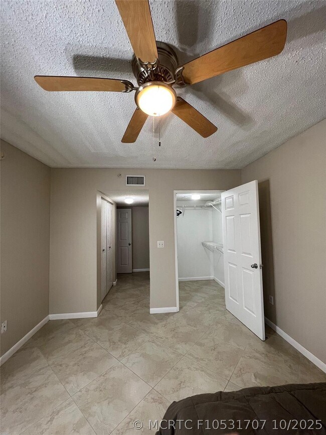 Building Photo - 2600 S University Dr