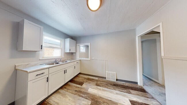 Building Photo - Old Brooklyn - 3 Bedroom Single Family Home