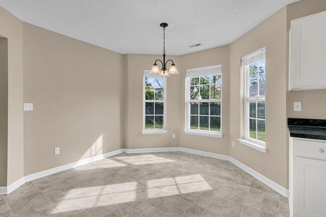 Building Photo - 1004 Cobblestone Blvd