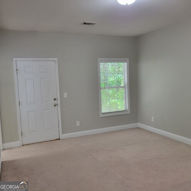 Building Photo - 114 Lakeview Estates Dr