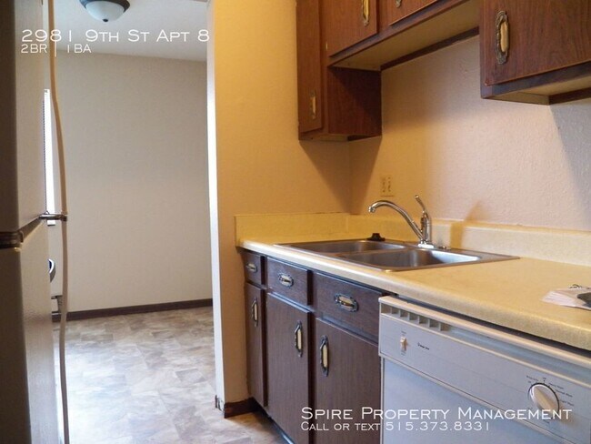 Building Photo - Secure Entrance- Large 2 bedroom near Lin Mar