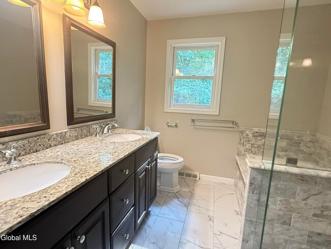 Building Photo - 60 Sherwood Trail