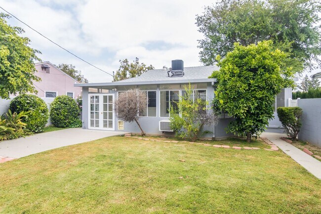 Building Photo - Charming single story home in heart of Reseda
