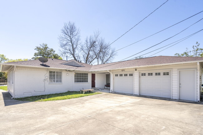 Building Photo - 6503 Ravendale Ln