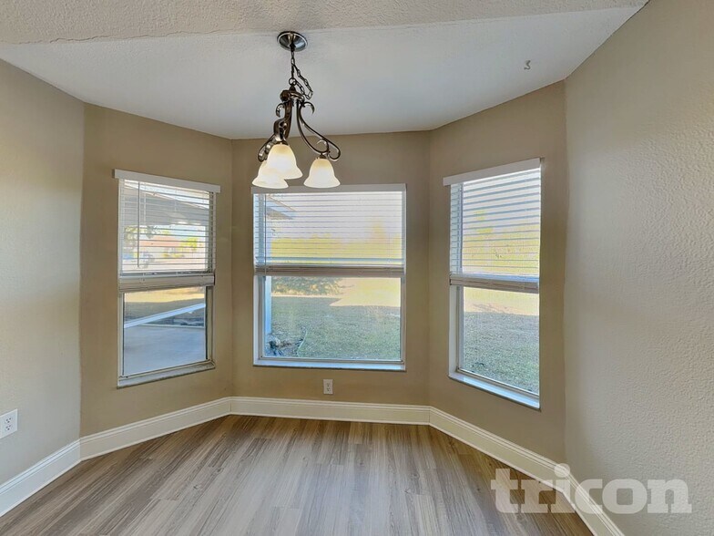 Building Photo - 8606 Lisa Blvd