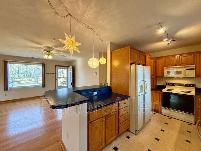 Building Photo - 74 Oakdale Dr