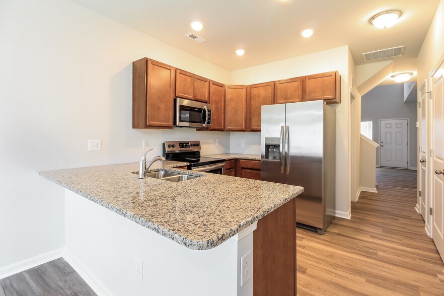 Building Photo - 2896 Summer Townes Wy