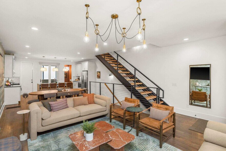 Building Photo - 1712 8th Ave S