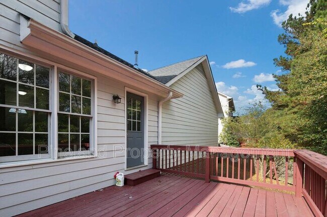 Building Photo - 320 Roundtree Dr