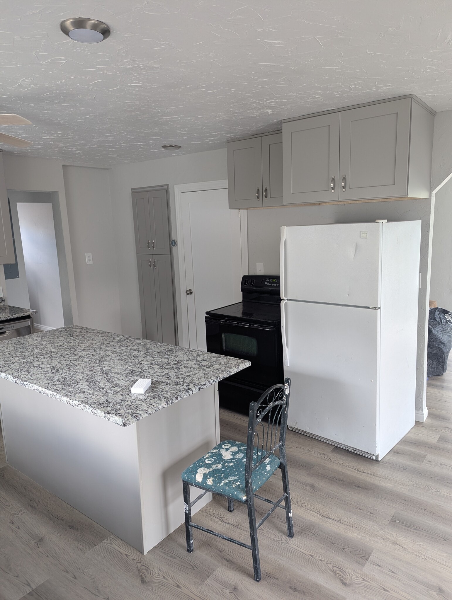 Kitchen - 960 E 2680 N