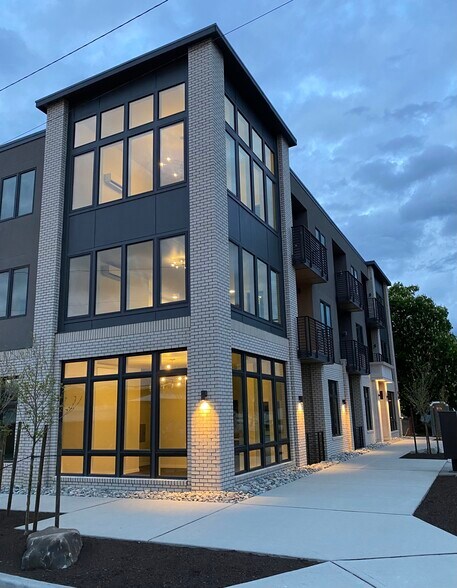 Building Photo - 1305 Larrabee Ave