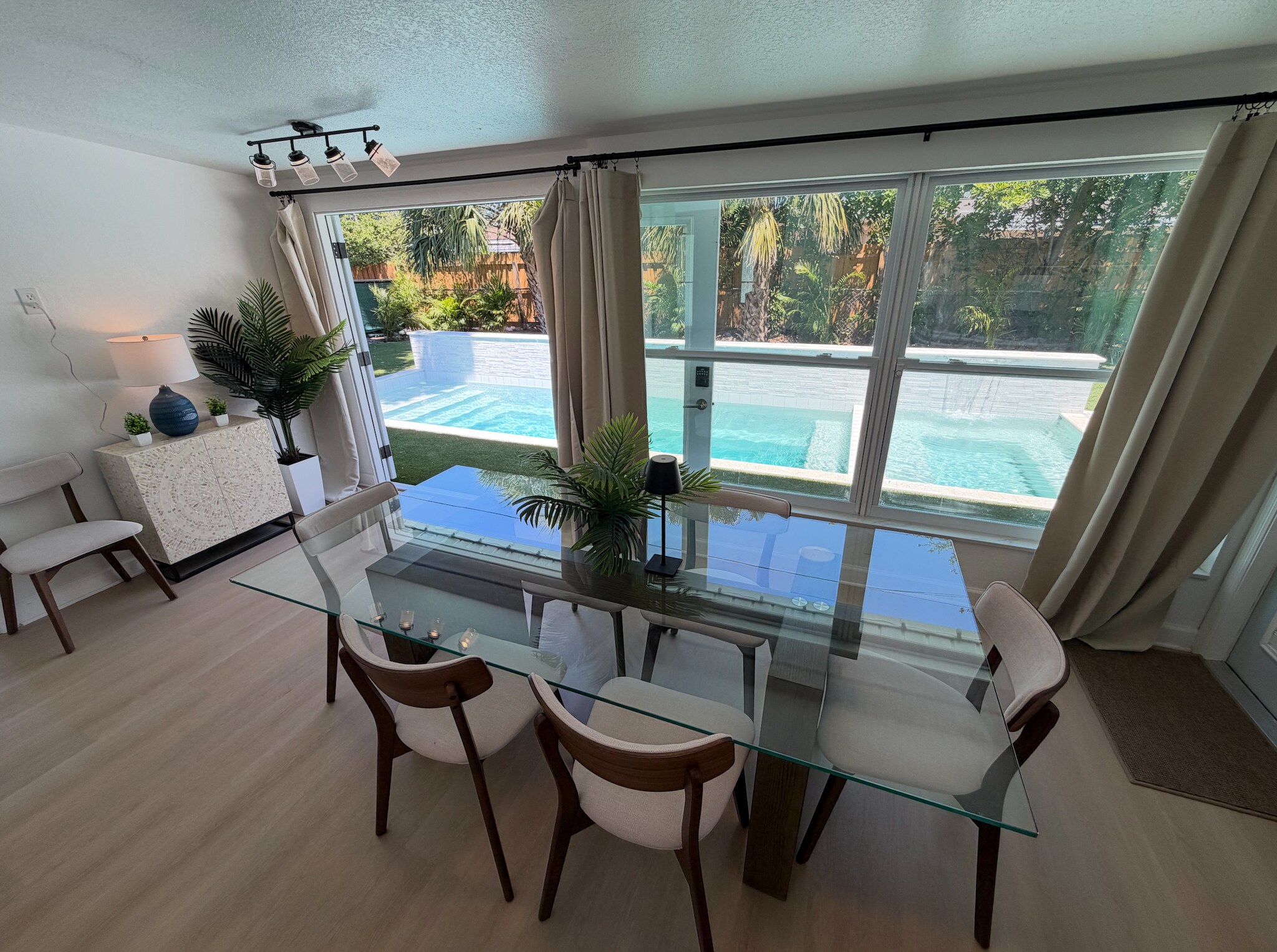 Building Photo - 5813 26th Ave N