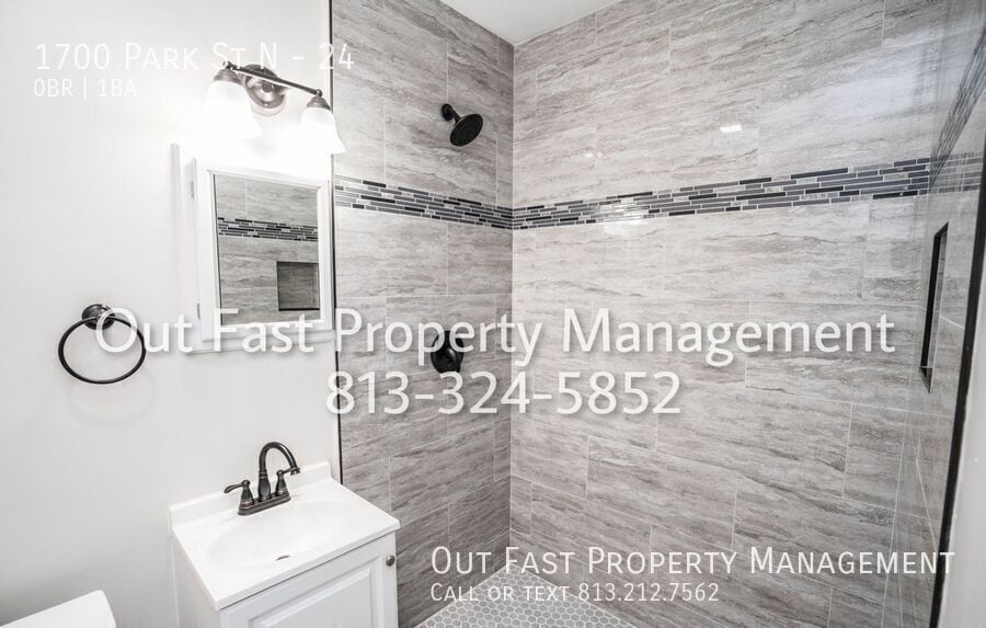 Building Photo - 1700 Park St N