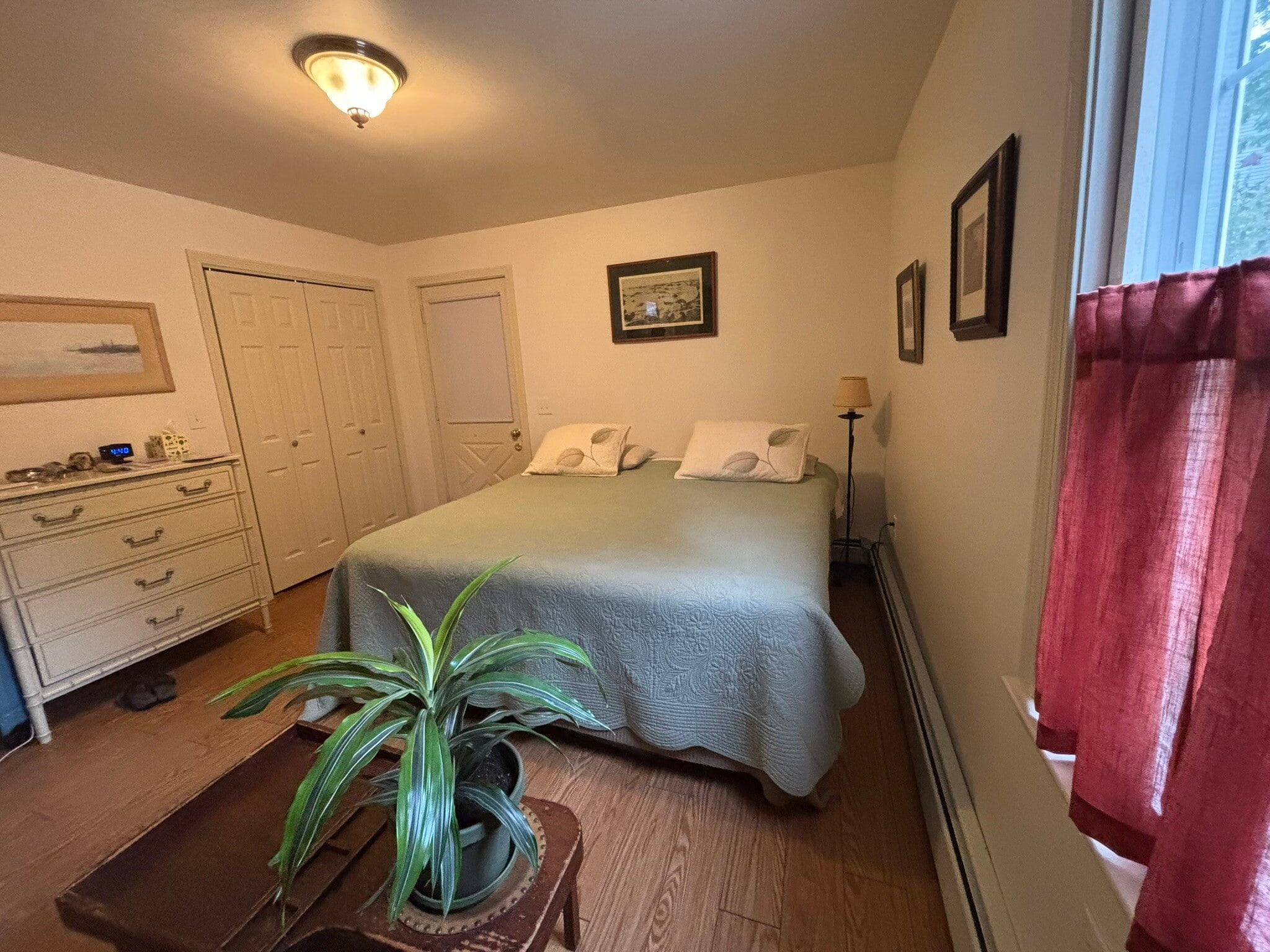 Bedroom with closet - 15 Pleasant St