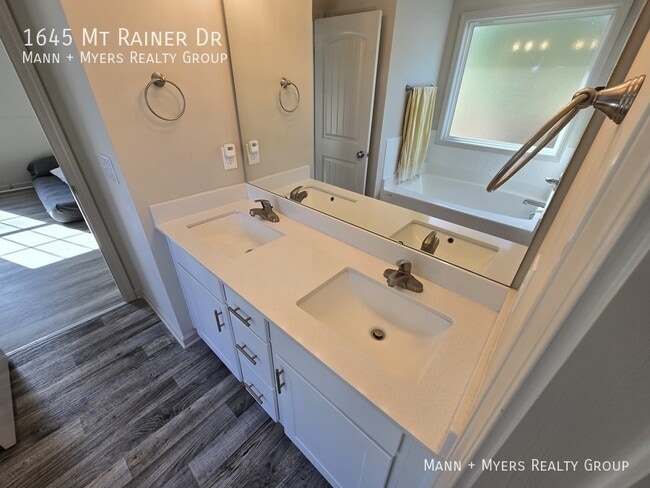 Building Photo - 1645 Mount Rainer Dr