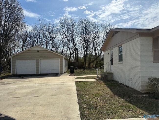 Building Photo - 120 Draper Dr
