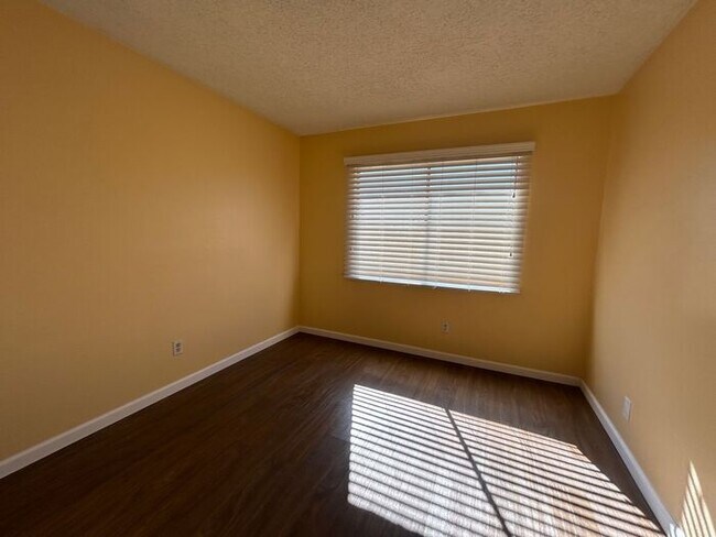 Building Photo - 4204 S 47th St