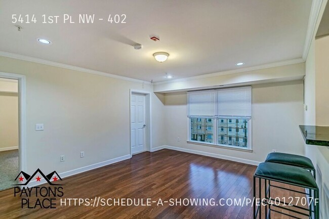 Building Photo - Spacious Condo with Parking