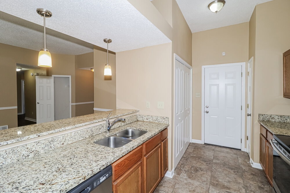 Building Photo - 7101 Market Square Dr