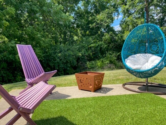 Building Photo - Fully furnished rental home for Corporate housing or insurance stays