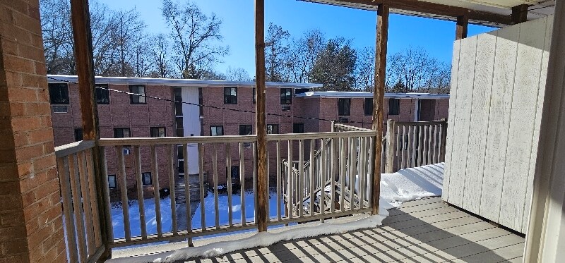 Building Photo - 498 Fountain St