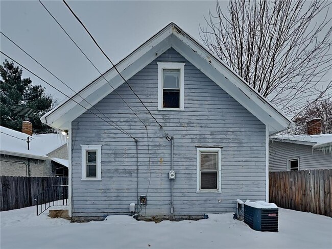 Building Photo - 1856 Clear Ave E