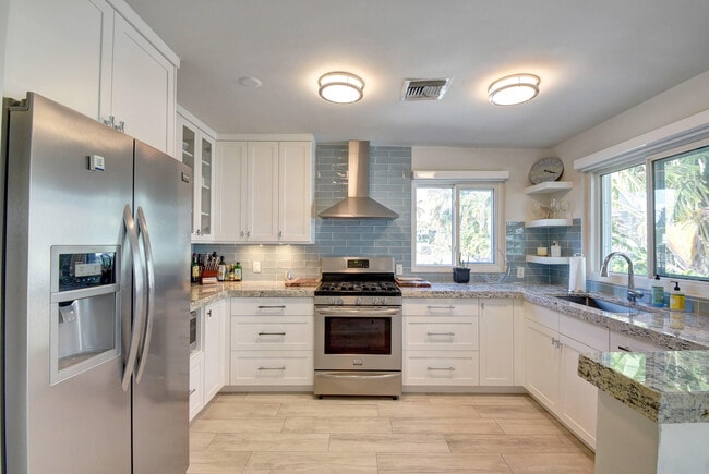 Primary Photo - 1020 Casuarina Rd
