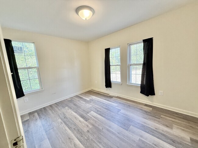 Building Photo - 123 Leeper St