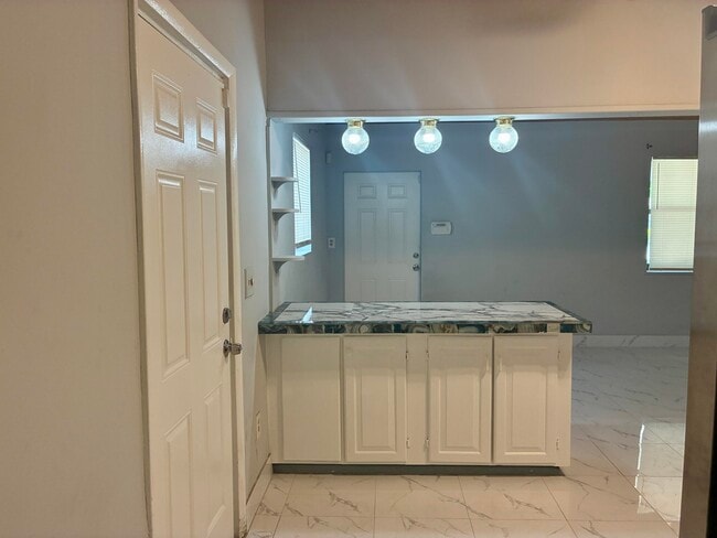 Building Photo - 3630 SW 46th Ave