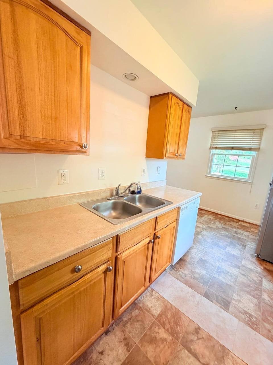 Building Photo - 4240 Embassy Dr