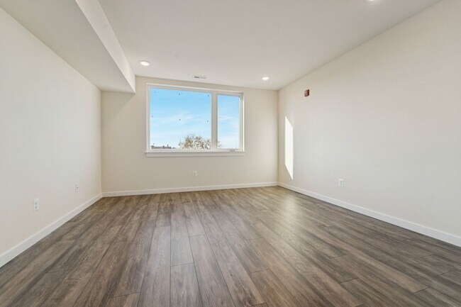 Building Photo - 4276 Parkside Ave