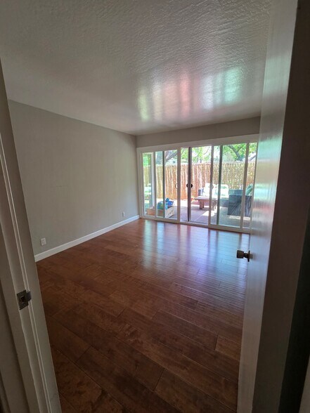 Building Photo - 280 Easy St