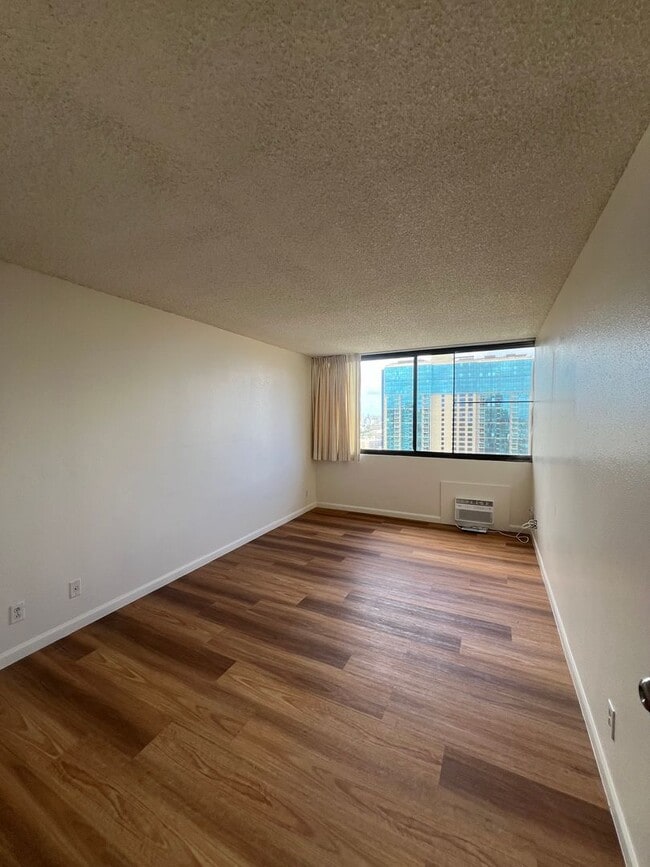 Building Photo - Kpe3001