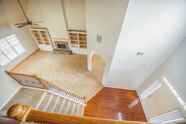 Building Photo - Beautiful home available today!