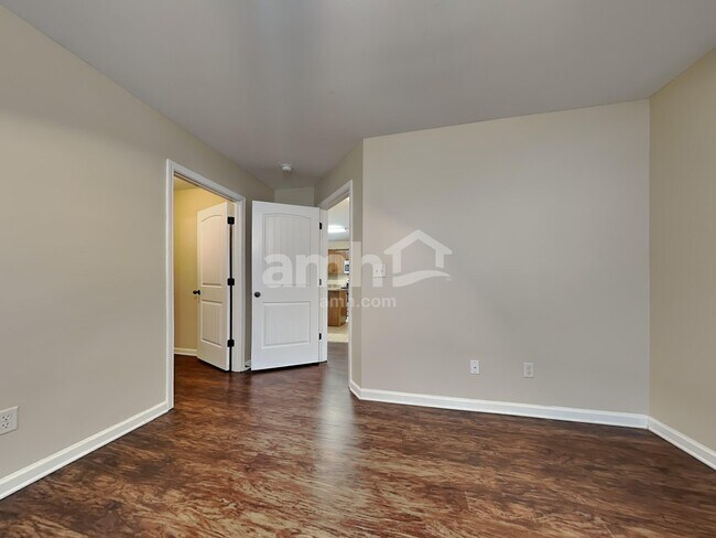 Building Photo - 5883 Savannah Pky