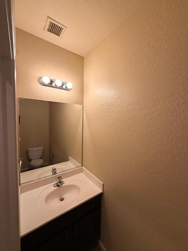 Building Photo - 8462 E Pampa Ave