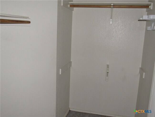 Building Photo - 4802 Shawn Dr