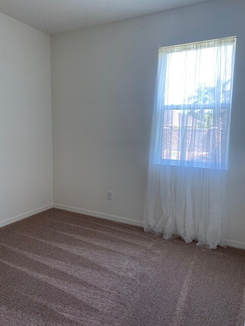 Building Photo - 7306 34th Ct E
