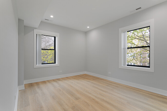 Building Photo - 1558 W Juneway Terrace