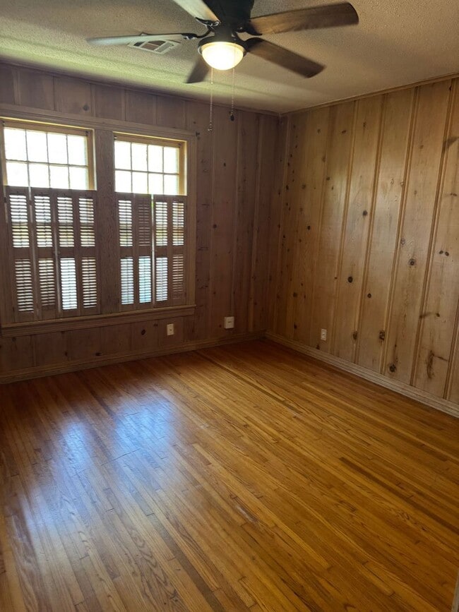 Building Photo - 1725 Cherokee Pl