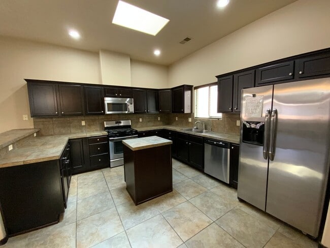 Building Photo - 3 Bedroom Custom Single Story Home Availab...