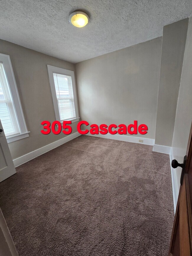 Building Photo - 305 Cascade St