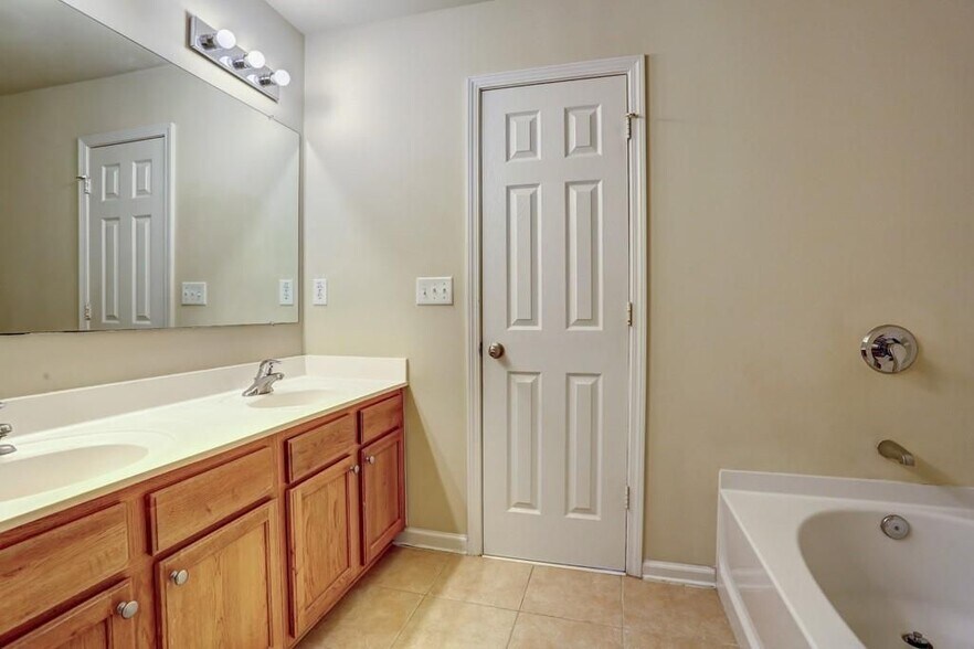 Building Photo - 5624 Moresby Ct