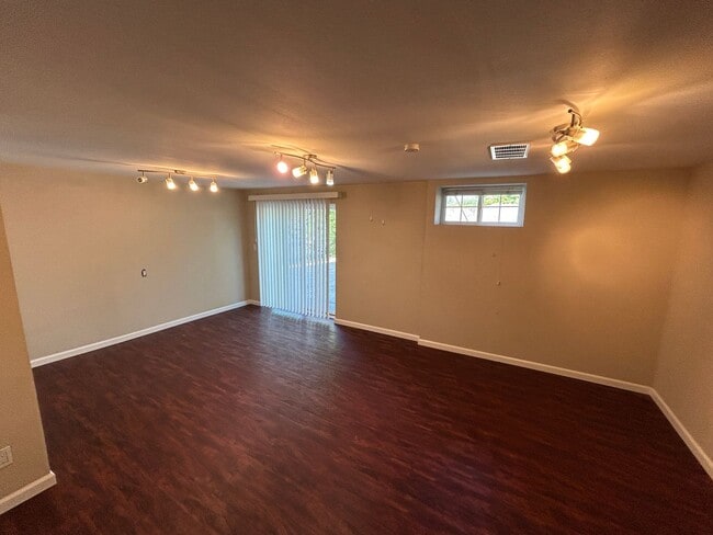 Building Photo - Large 3 bed, 2 bath house in South Seattle...