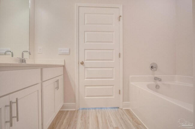Building Photo - 8422 Riverstone Dr
