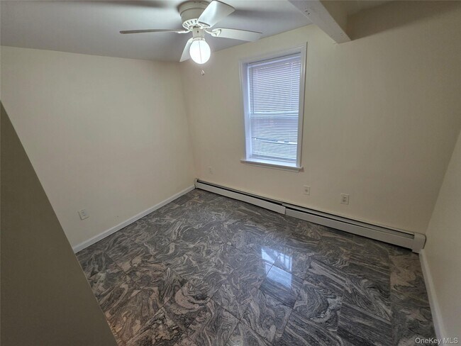 Building Photo - 42 Hasbrouck St